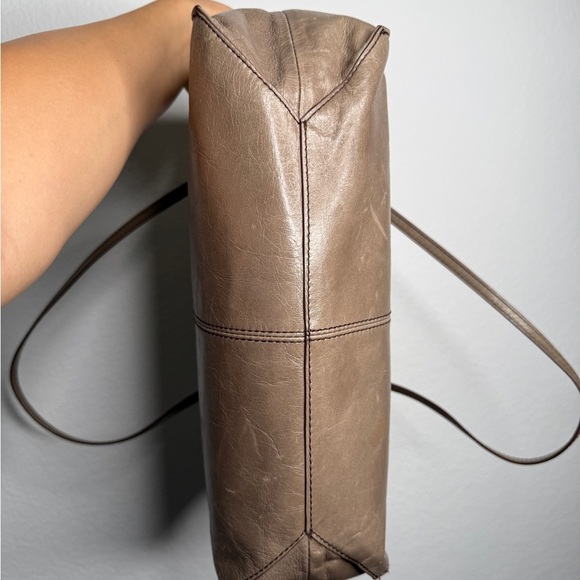 Hobo Leather Shoulder Tote Bag Brown Taupe Two Exterior Pockets Floral Lining - Picture 5 of 11